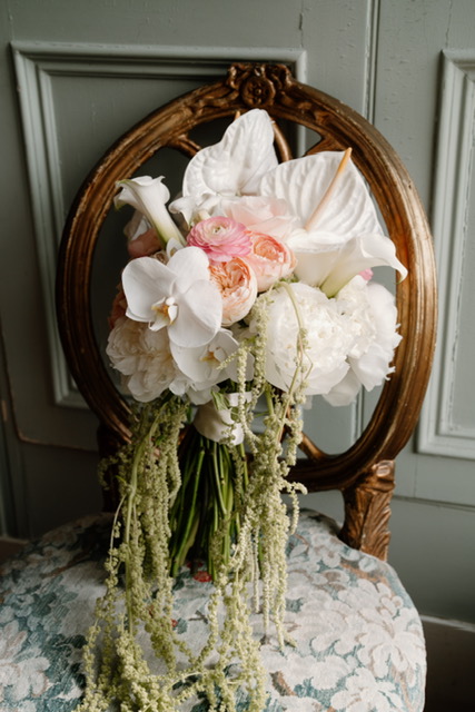 Romantic Scottish castle wedding reception with luxury floral centrepieces, candlelight and elegant tablescape styling.